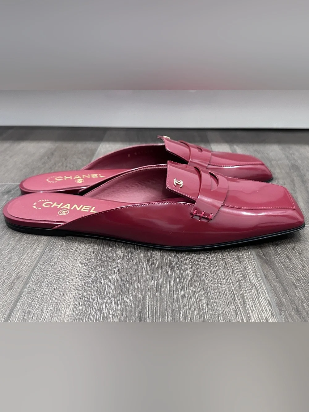 2026 CHANEL BURGUNDY LEATHER SLIDES MULES HALF LOAFER SHOES GOLD CC LOGO 41